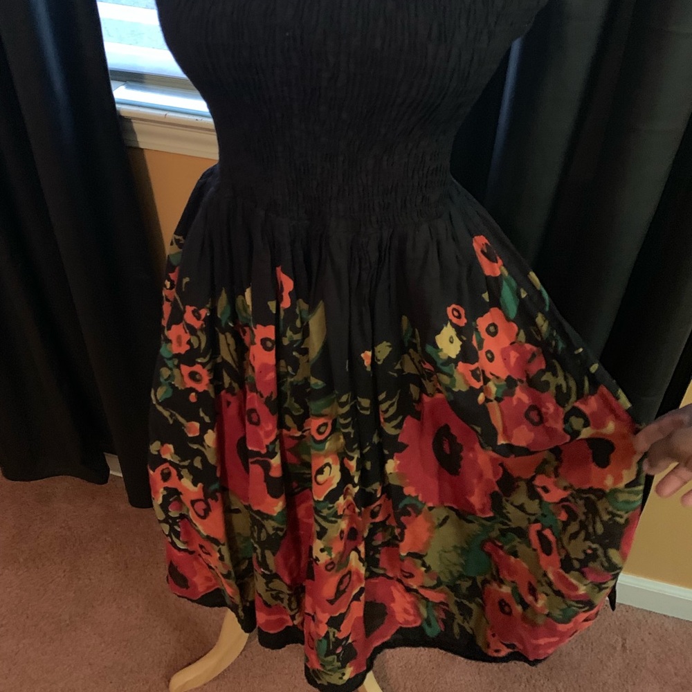 Strapless dress. - Picture 3 of 4
